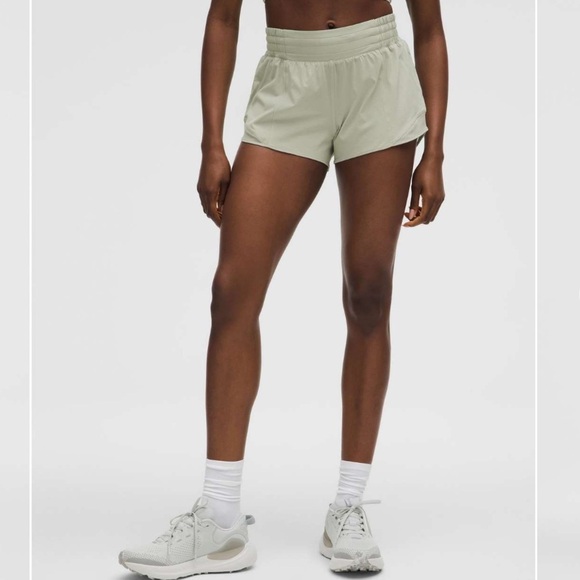 NWT Lululemon Hotty Hot High-Rise Lined Short 2.5"
Fog Green Size 12 - Picture 1 of 7